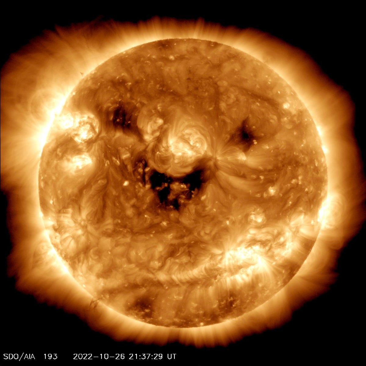 La foto del Sol 'sonriendo' pone en alerta a la comunidad científica