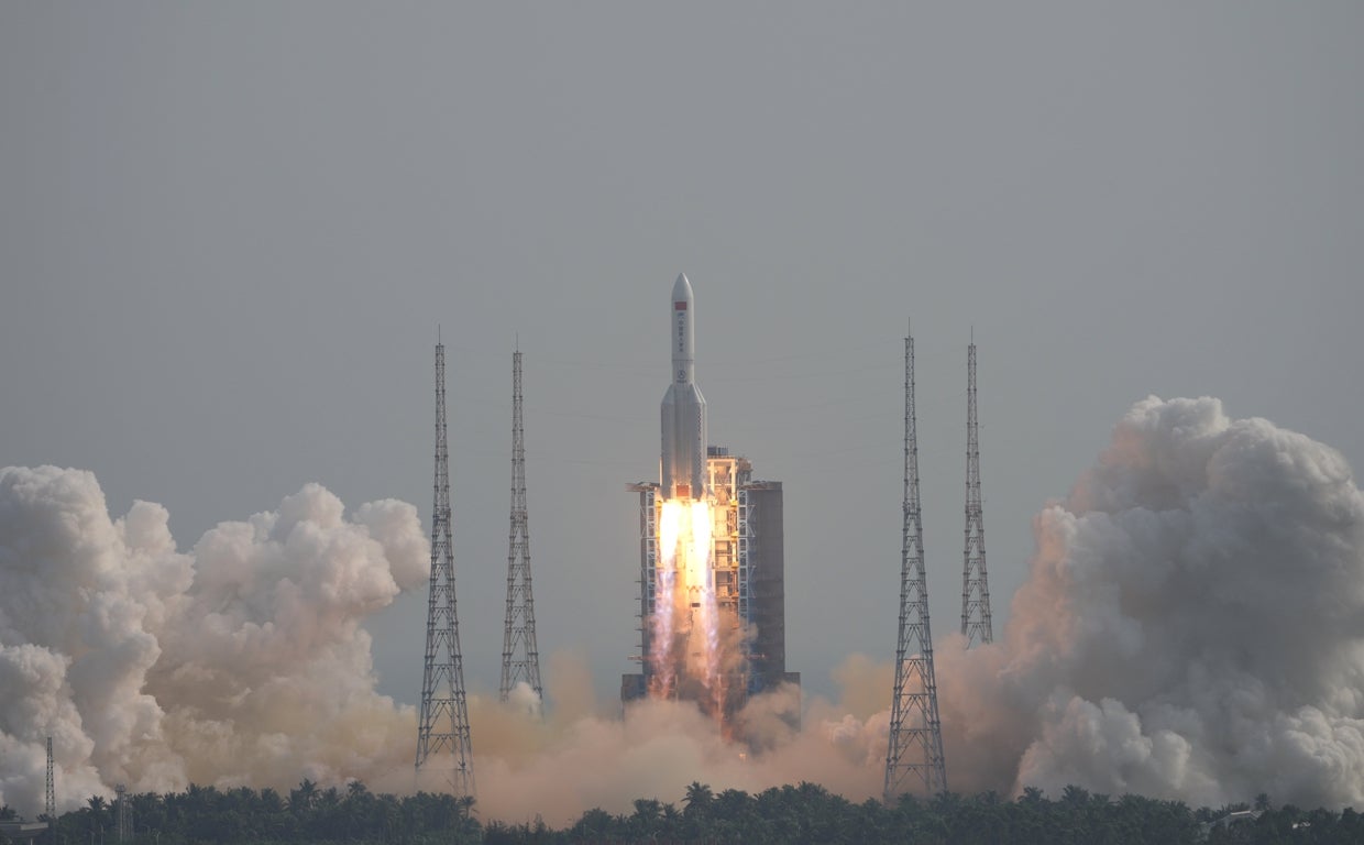 Despegue del cohete LM 5B con el módulo Tiangong a bordo