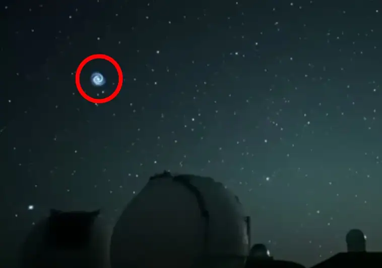 La misteriosa espiral que ha captado un telescopio en el cielo de Hawai: ¿la culpa es de Elon Musk?