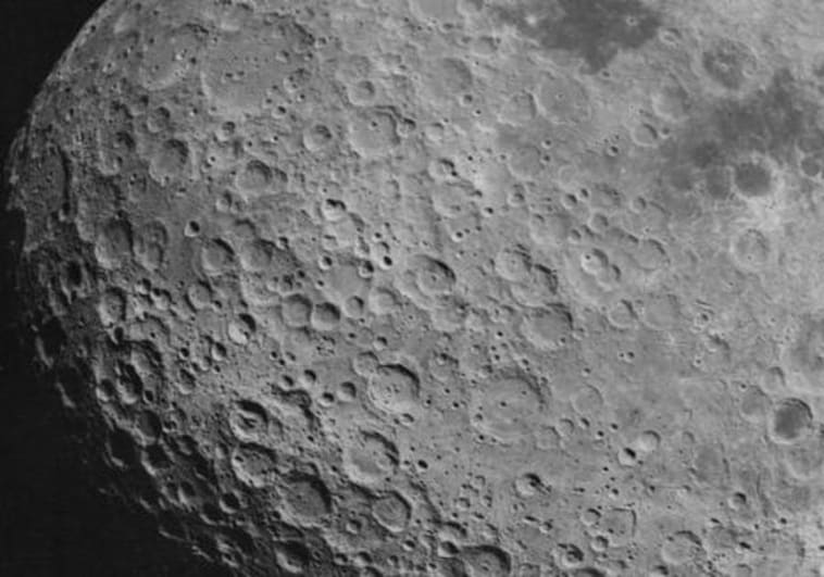Hallan en la Luna una reserva 'fantasma' de agua de 270.000 millones de toneladas
