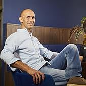 Anil Seth, neurocientífico: «Llegará un momento en el que trataremos a las máquinas como si tuvieran conciencia»