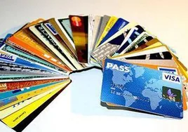 ¿Por qué todas las tarjetas de crédito tienen ese tamaño y forma y no otro?