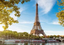 Por qué la Torre Eiffel aumenta su tamaño cada verano
