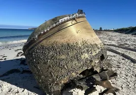 Desvelado el origen del misterioso objeto que cayó en una playa en Australia: es parte de un cohete indio