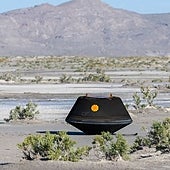 La NASA encuentra «polvo oscuro» al abrir la 'caja' dejada por Osiris-Rex con muestras del asteroide Bennu