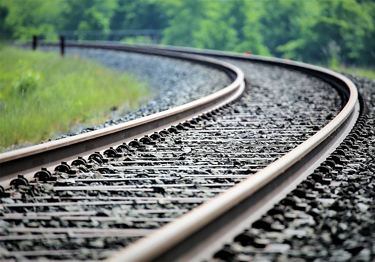 Por qué hay piedras en las vías de los trenes?