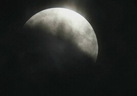 El último eclipse del año: cinco recomendaciones para ver la Luna 'mordida' esta noche