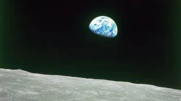 La foto original de la salida de la Tierra