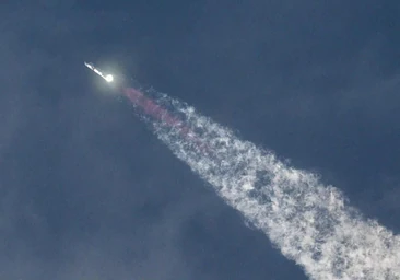 Elon Musk consigue por primera vez volar con éxito su megacohete Starship, pero se desintegra durante la reentrada
