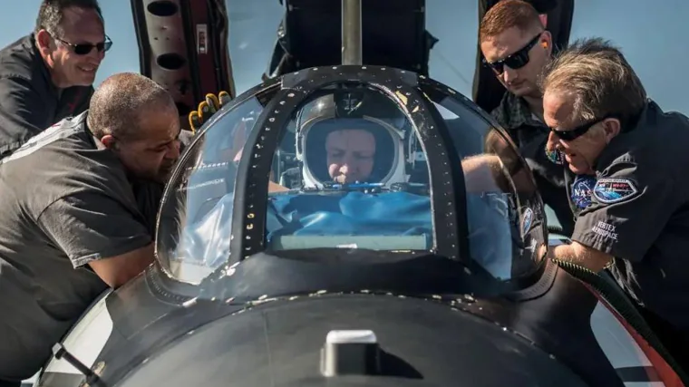 Un piloto en uno de los aviones de la NASA