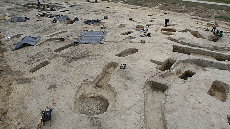 Las excavaciones de la Universidad Eötvös Loránd en el cementerio del período Avar (siglos VI-IX d.C.) de Rákóczifalva, Hungría, en 2006