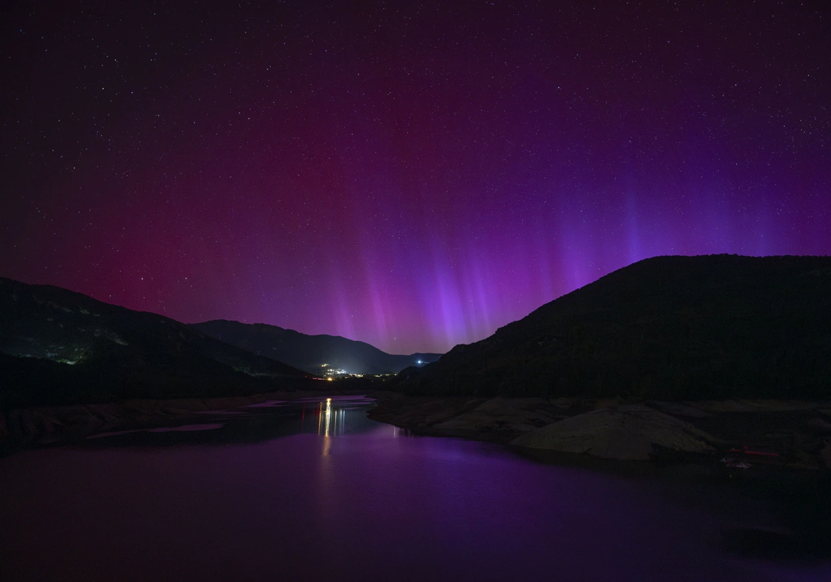 Aurora boreal desde el pantano de la Baells