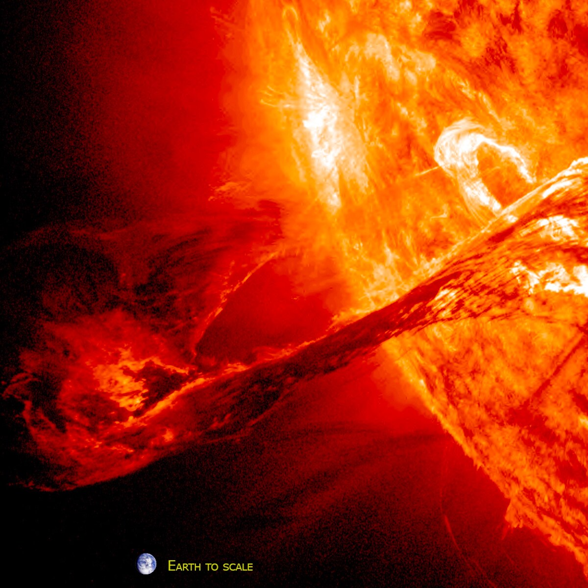 En la imagen, una espectacular eyección de masa coronal, muchas veces mayor que la Tierra