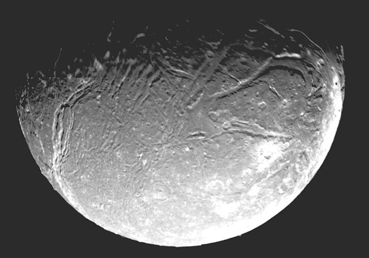 Ariel, fotografiada en 1986 por la sonda Voyager 2