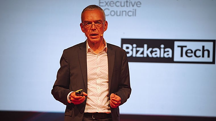 Valentín García durante su ponencia en la segunda edición de QuantumNow