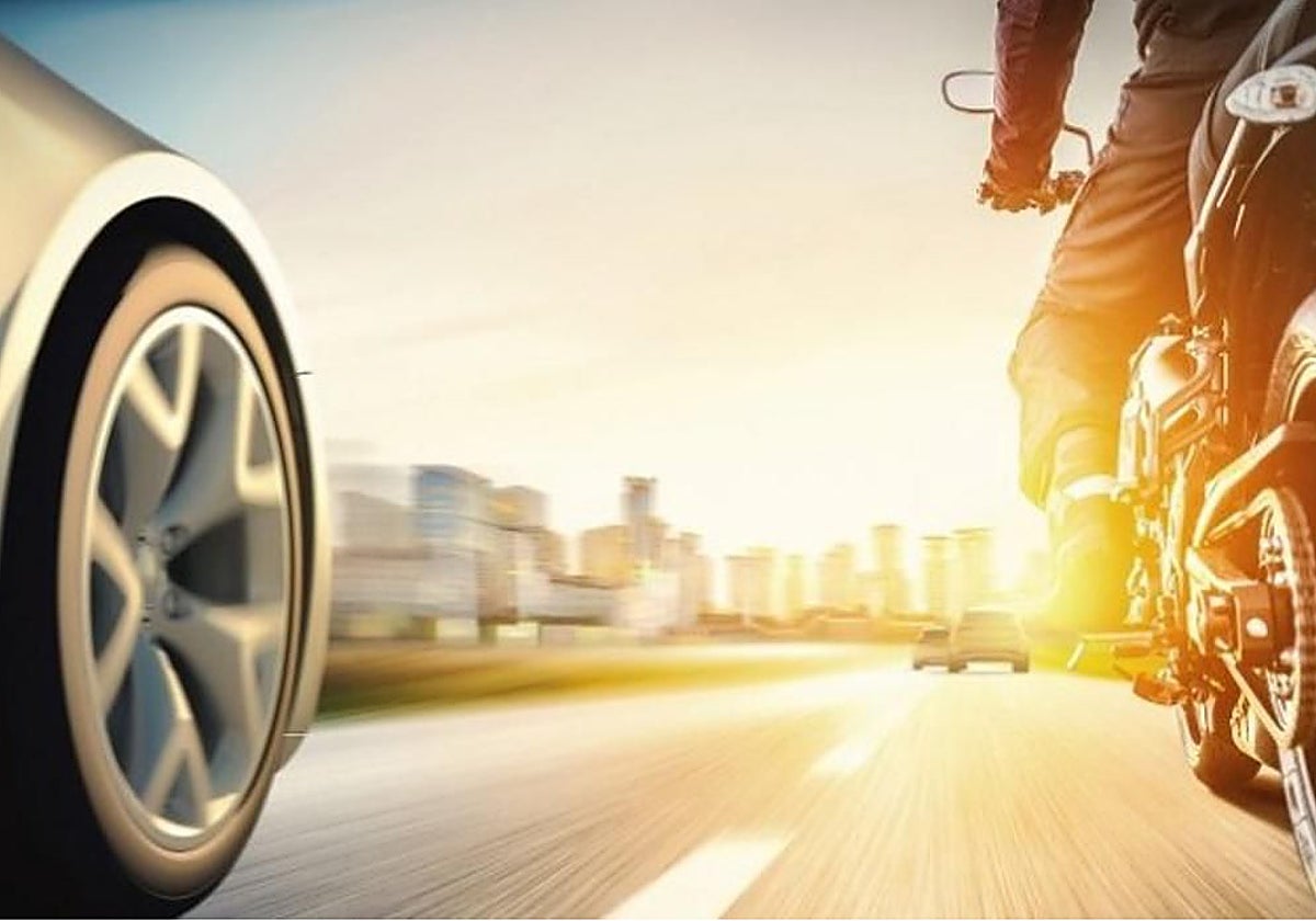 ¿Por qué los coches no hacen el estruendo de las motos al pasar?