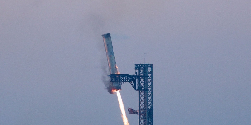 SpaceX managed to capture Starship’s Super Heavy booster in flight