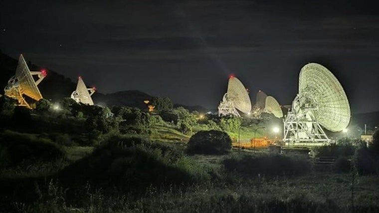 Imagen de todos las antenas de Robledo de Chavela apuntando a la Voyager 1