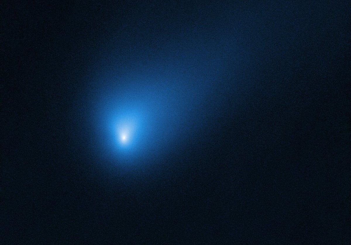 El cometa Borisov, venido de otra estrella, fotografiado por el Telescopio Espacial Hubble en 2019