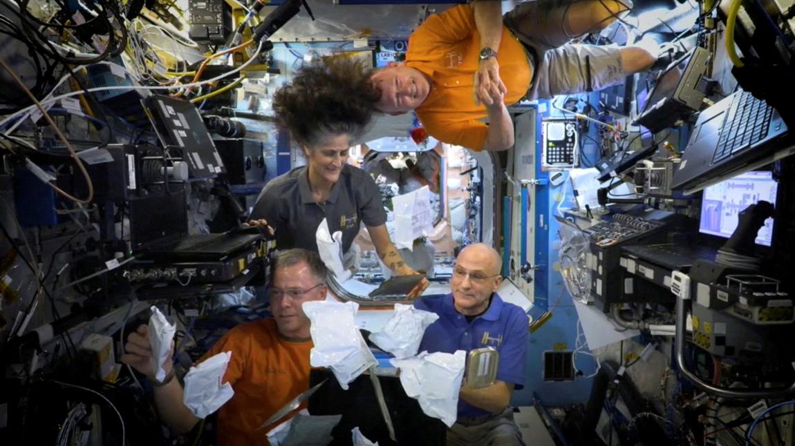 Los astronautas de la NASA, durante la celebración de Acción de Gracias.