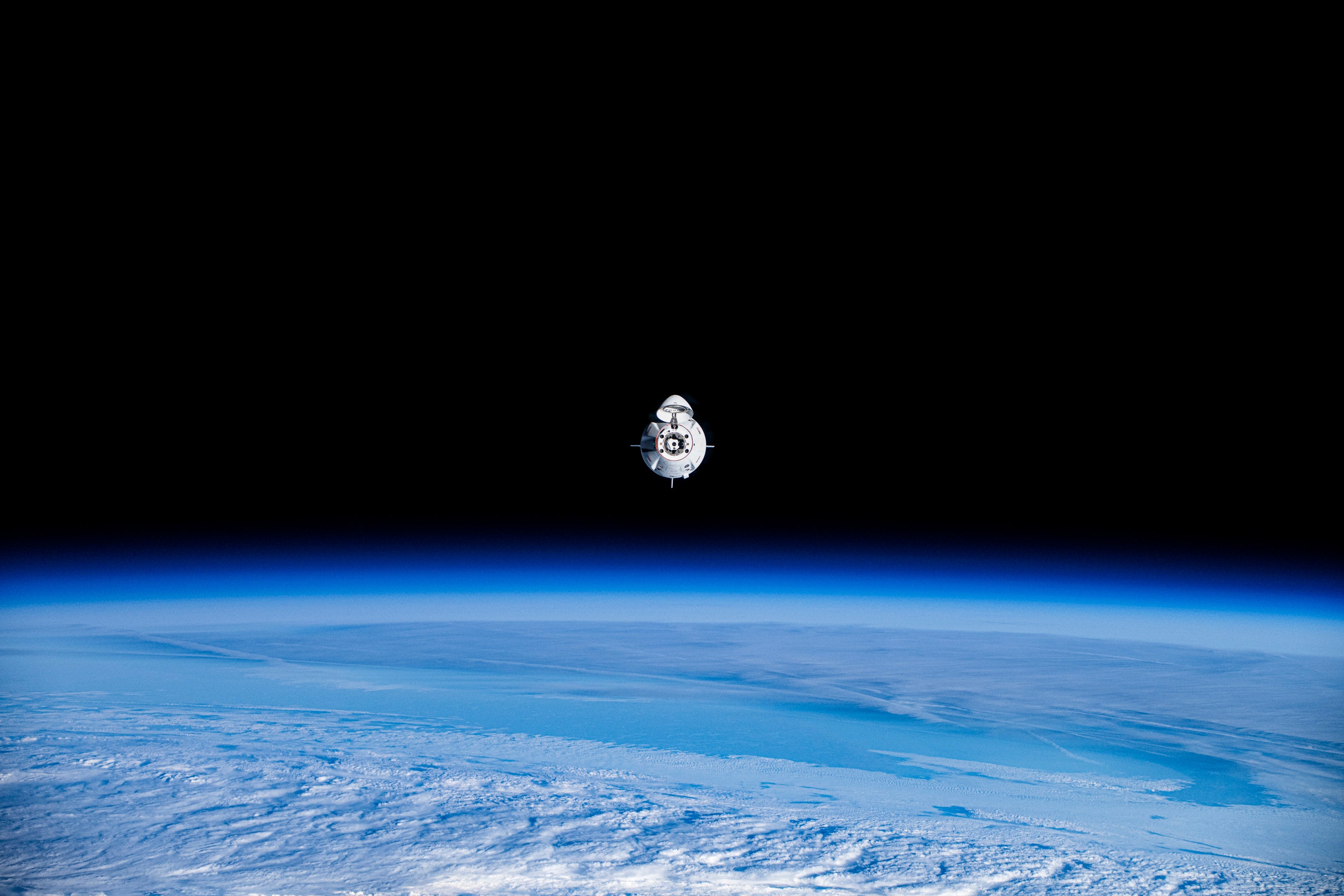 La nave continúa su misión de reentrada al planeta azul