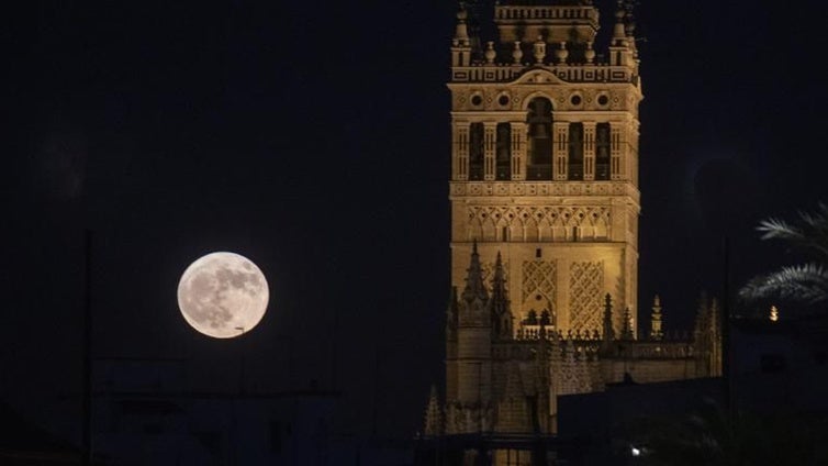 Luna de las Flores 2025: a qué hora es y desde dónde se puede ver en España hoy