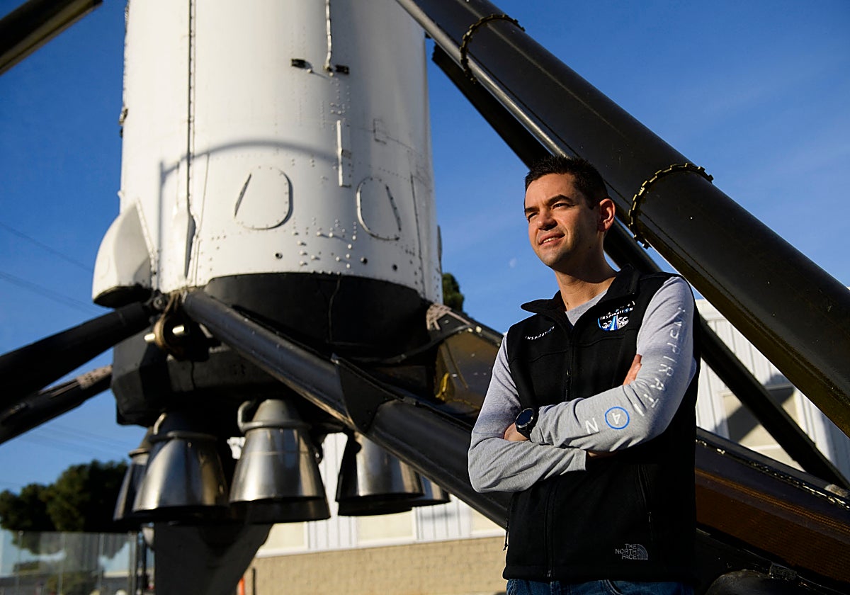 Isaacman es multimillonario y está muy vinculado a la industria espacial privada