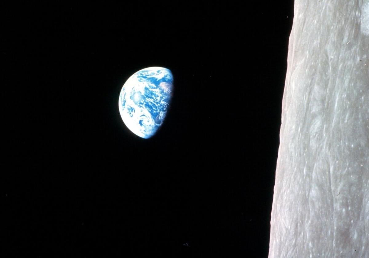 Espectacular imagen de la Tierra tomada el 29 de diciembre de 1968 por los astronautas del Apolo 8 desde la órbita lunar. Faltaban aún seis meses para el primer aterrizaje del hombre en la Luna