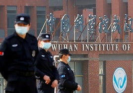 Virus creados en laboratorios, la cura del cáncer existe pero la ocultan... el 40% de los españoles cree en teorías conspiranoicas