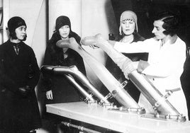 El nailon, la fibra sintética que nació para fabricar paracaídas en la Segunda Guerra Mundial