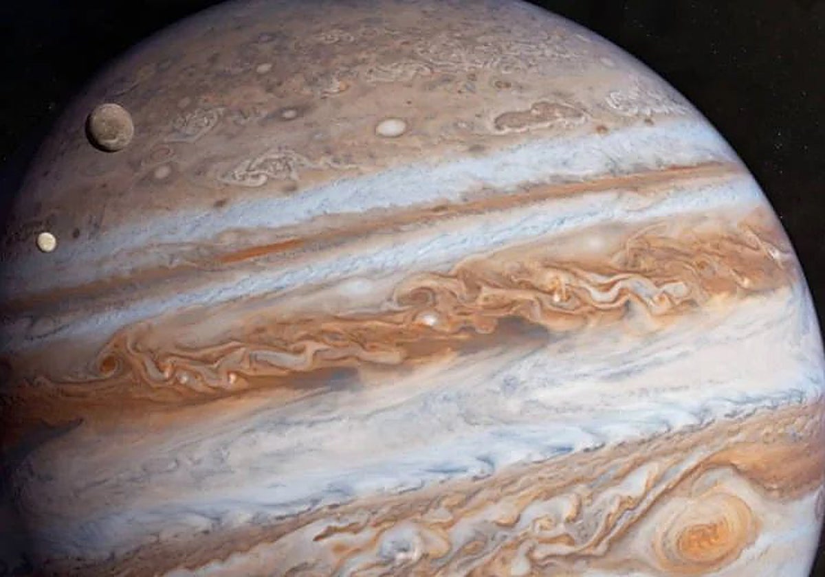 En la imagen, Júpiter y algunas de sus lunas