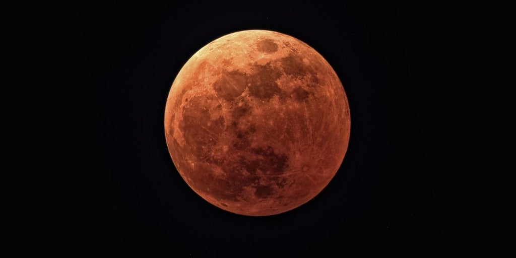 Eclipse total lunar: guía para disfrutar y fotografiar la 'Luna de sangre' de este domingo