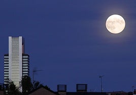 Luna llena del Cazador 2025: a qué hora es, cómo y dónde verla en España hoy