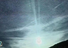 Una enorme bola de fuego ilumina de verde el cielo de Extremadura