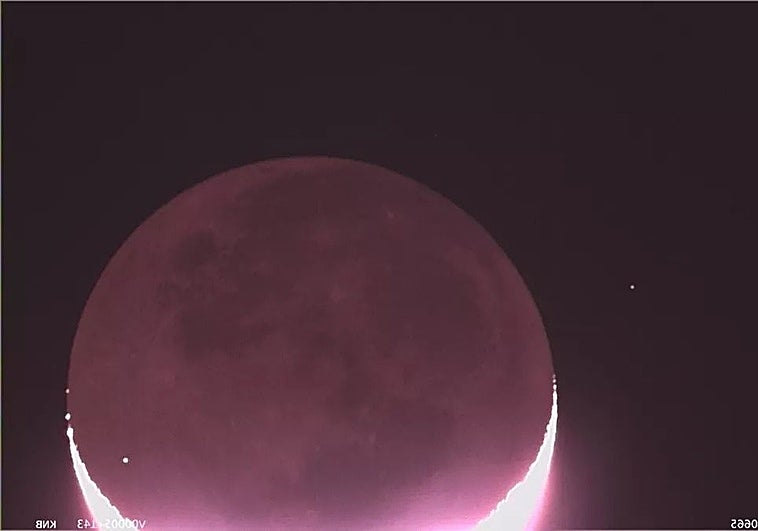 Un astrónomo japonés capta dos brillantes explosiones en la Luna