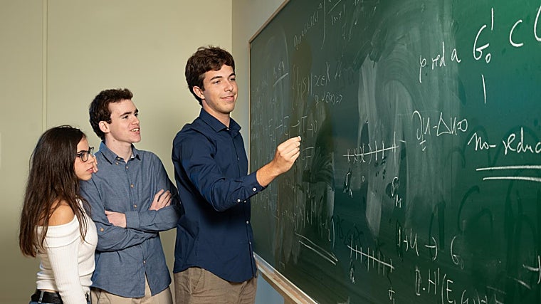 Los tres alumnos elegidos por el programa del Icmat