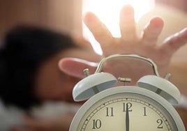 La historia del primer despertador con alarma: del despertador humano al tic-tac de la precisión