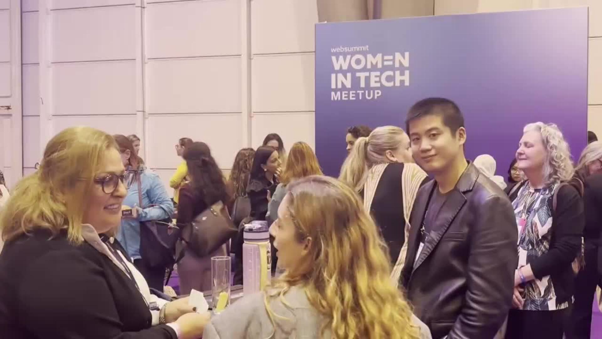 El 60 % de las trabajadoras en tecnología siente que la paridad de género se ha reducido en el último año, según estudio