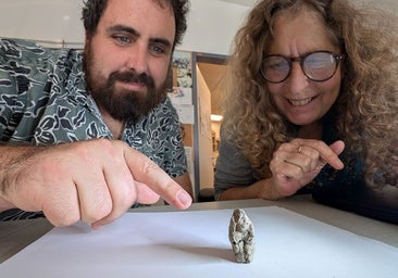 La mujer cortejada por un ganso, erotismo de hace 12.000 años y la figurilla más antigua que une a humanos y animales