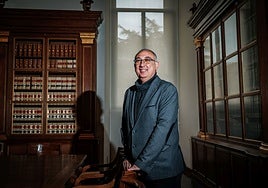 El investigador Cristo Hernández Gómez, en el Museo Arqueológico Nacional (MAN) en Madrid