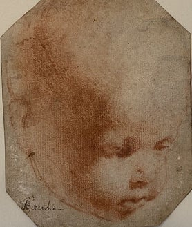 Imagem Secundária 2: Na imagem principal, um dos integrantes do grupo analisa uma carta do tio-avô de Leonardo com um cotonete; abaixo está o desenho “Estudo das patas dianteiras de um cavalo”, atribuído a Da Vinci; À direita está o desenho do “Santo Menino”, principal objeto de estudo.