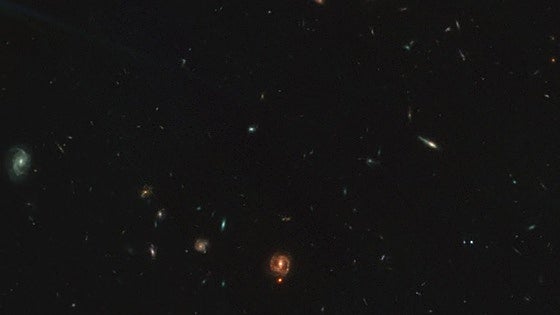 El Webb resuelve, por fin, el enigma de los 'puntos rojos' en los confines del Universo: son agujeros negros 'disfrazados'