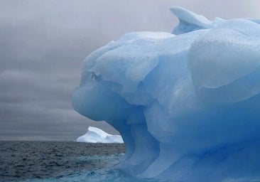 Un físico español resuelve, por fin, el misterio de la 'piel invisible' del hielo