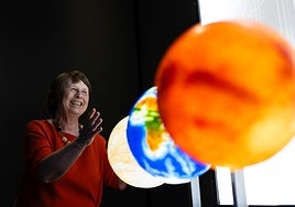 Ewine van Dishoeck, astrónoma: «Puede haber vida inteligente ahí fuera. Por qué no, si pasó en la Tierra»