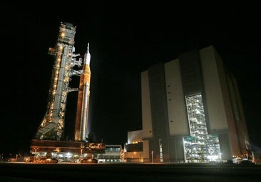 La NASA despliega el mayor cohete de la Historia para enviar a cuatro astronautas a la Luna