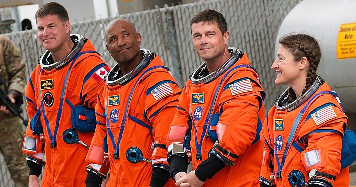 Los astronautas de Artemis II inician su segunda jornada tras un problema de comunicación y con el inodoro