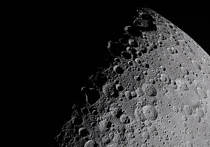 Imagen de la superficie lunar durante el sobrevuelo