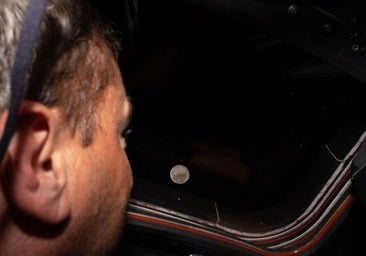 Los astronautas del Artemis II bautizan un cráter de la Luna con el nombre de la esposa fallecida de su comandante