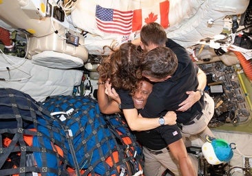 Ojos aplastados, 'cara de luna llena' y huesos de cristal: así trata el espacio a los astronautas