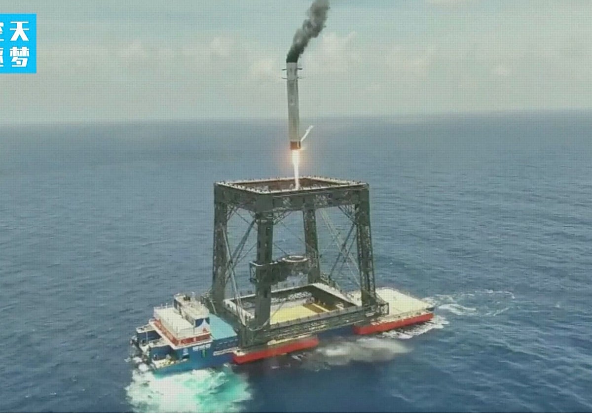 China desafía a Elon Musk y a EE.UU. en el espacio: así ha logrado aterrizar su primer cohete orbital reutilizable